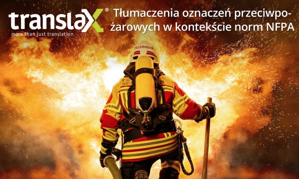 Strażak w stroju ochronnym stoi naprzeciwko dużego pożaru. Na obraz nałożony jest tekst w języku polskim i logo „translax”.
